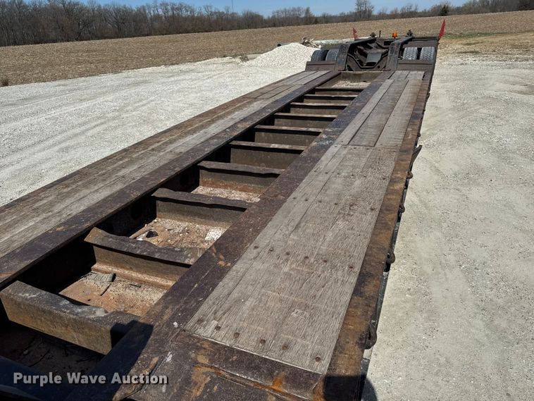 image for item EQ5024 2009 Fountain Magnitude 55H 26 lowboy equipment trailer
