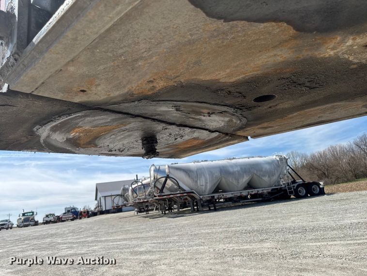 image for item EQ5024 2009 Fountain Magnitude 55H 26 lowboy equipment trailer