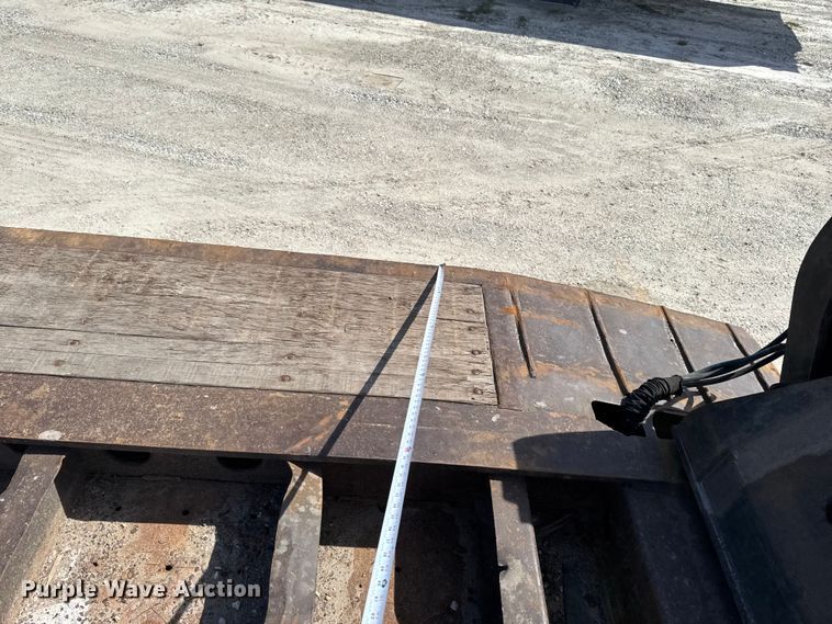 image for item EQ5024 2009 Fountain Magnitude 55H 26 lowboy equipment trailer