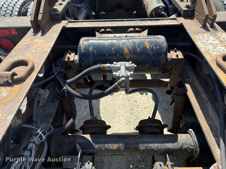 image for item EQ5024 2009 Fountain Magnitude 55H 26 lowboy equipment trailer