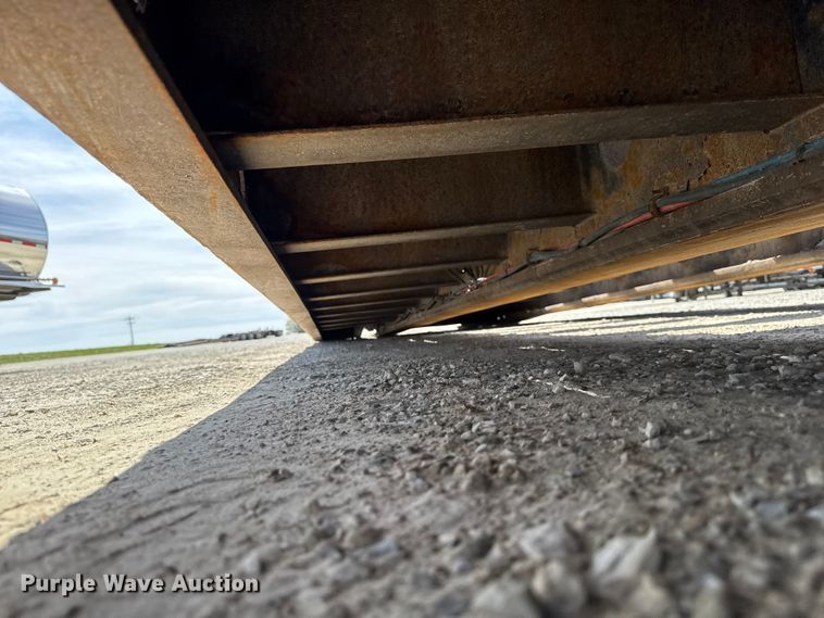 image for item EQ5024 2009 Fountain Magnitude 55H 26 lowboy equipment trailer