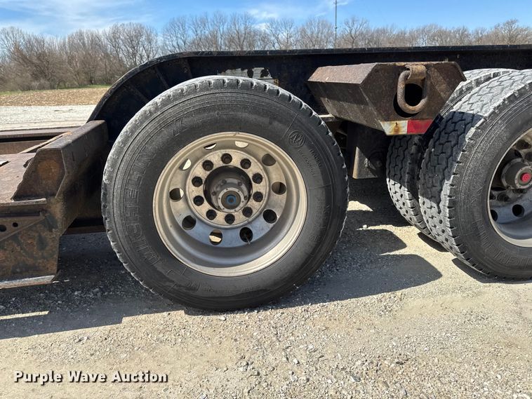 image for item EQ5024 2009 Fountain Magnitude 55H 26 lowboy equipment trailer