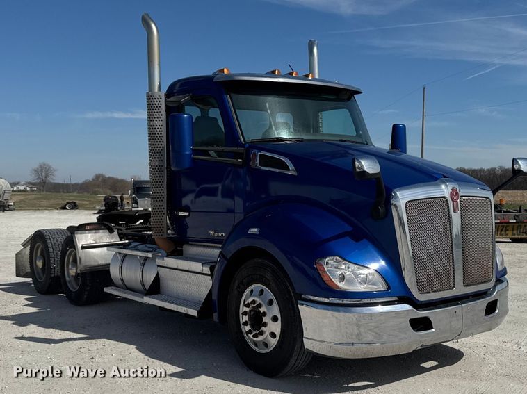 image for item EQ5025 2019 Kenworth T680 semi truck