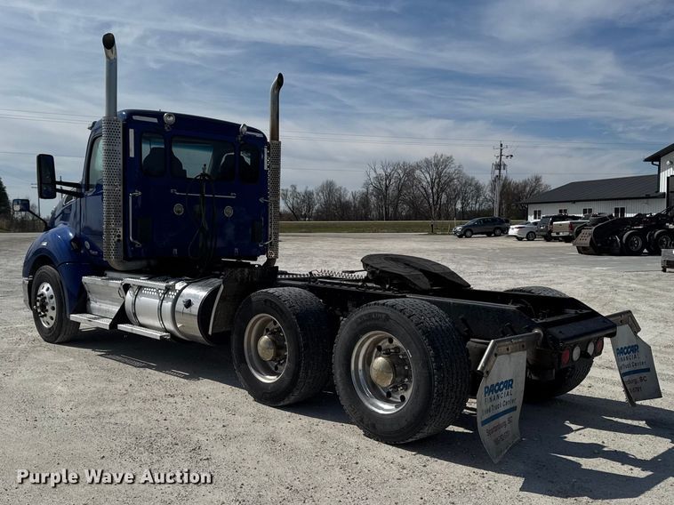 image for item EQ5025 2019 Kenworth T680 semi truck