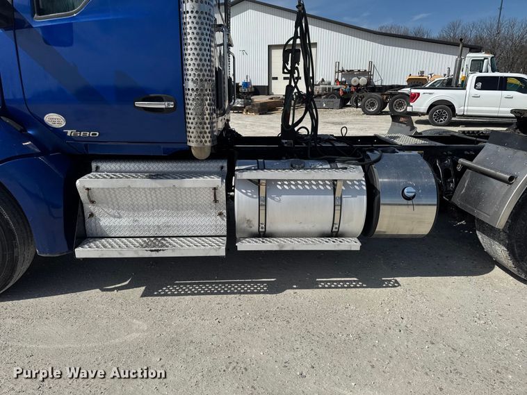 image for item EQ5025 2019 Kenworth T680 semi truck
