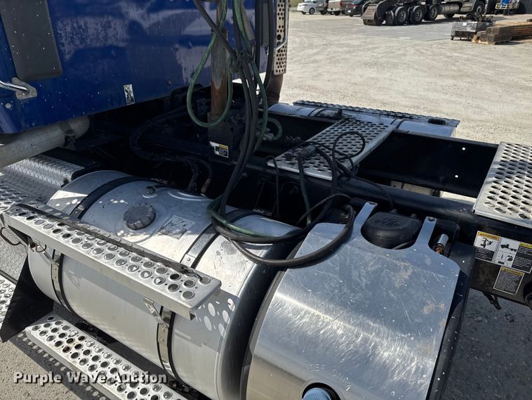 image for item EQ5025 2019 Kenworth T680 semi truck