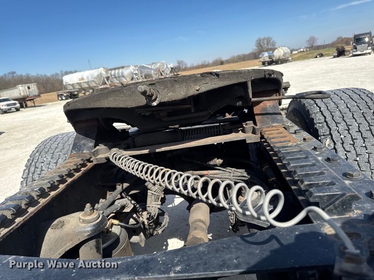 image for item EQ5025 2019 Kenworth T680 semi truck