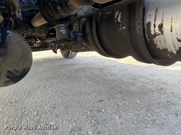 image for item EQ5025 2019 Kenworth T680 semi truck