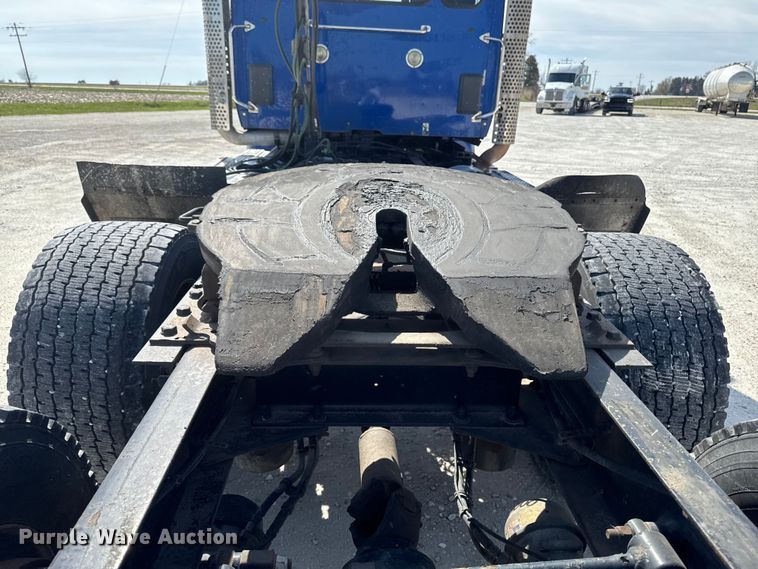 image for item EQ5025 2019 Kenworth T680 semi truck