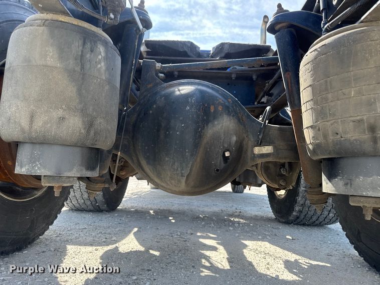 image for item EQ5025 2019 Kenworth T680 semi truck