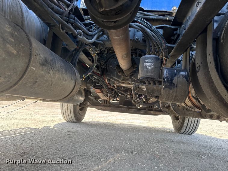 image for item EQ5025 2019 Kenworth T680 semi truck