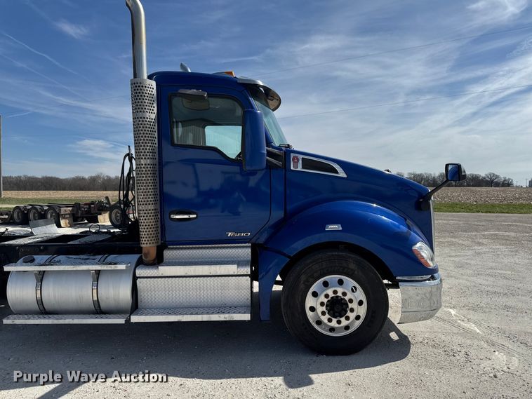 image for item EQ5025 2019 Kenworth T680 semi truck