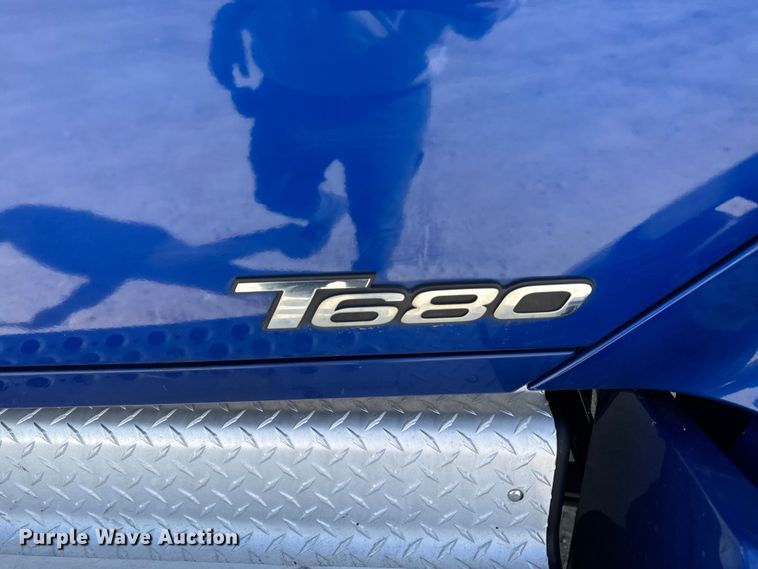 image for item EQ5025 2019 Kenworth T680 semi truck