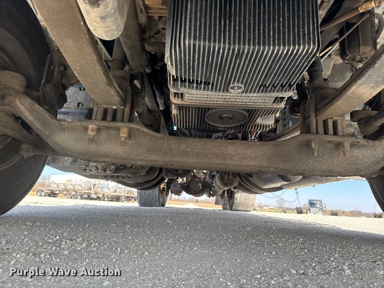 image for item EQ5025 2019 Kenworth T680 semi truck