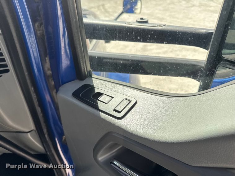 image for item EQ5025 2019 Kenworth T680 semi truck