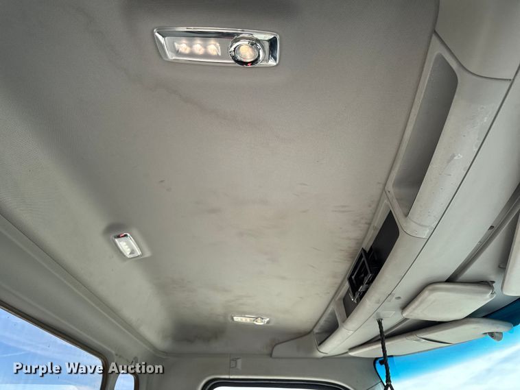 image for item EQ5025 2019 Kenworth T680 semi truck