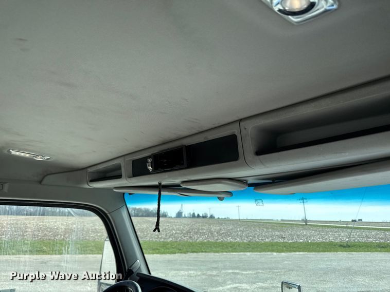 image for item EQ5025 2019 Kenworth T680 semi truck