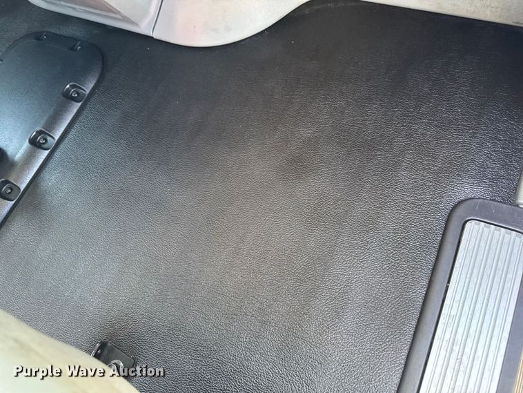 image for item EQ5025 2019 Kenworth T680 semi truck