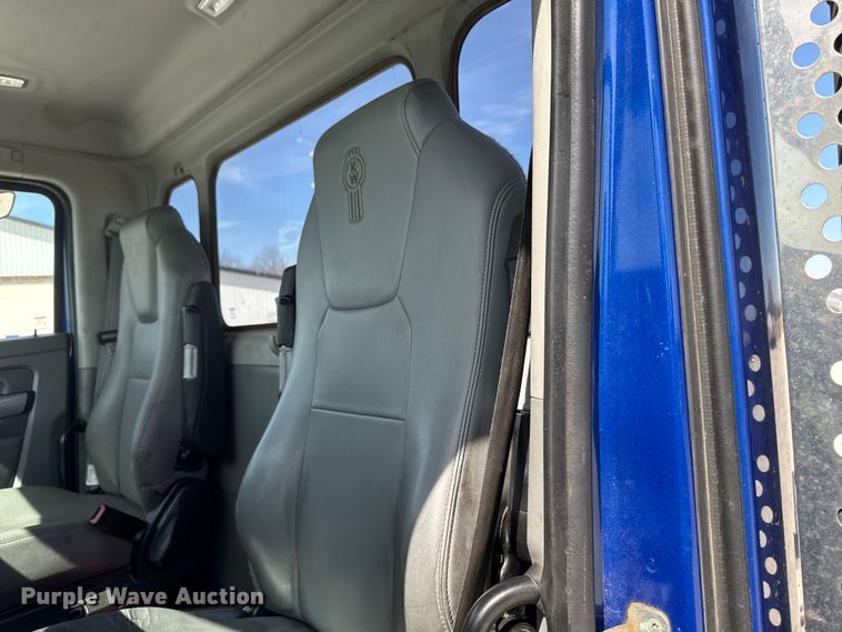 image for item EQ5025 2019 Kenworth T680 semi truck