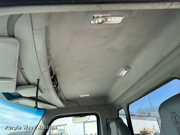 image for item EQ5025 2019 Kenworth T680 semi truck