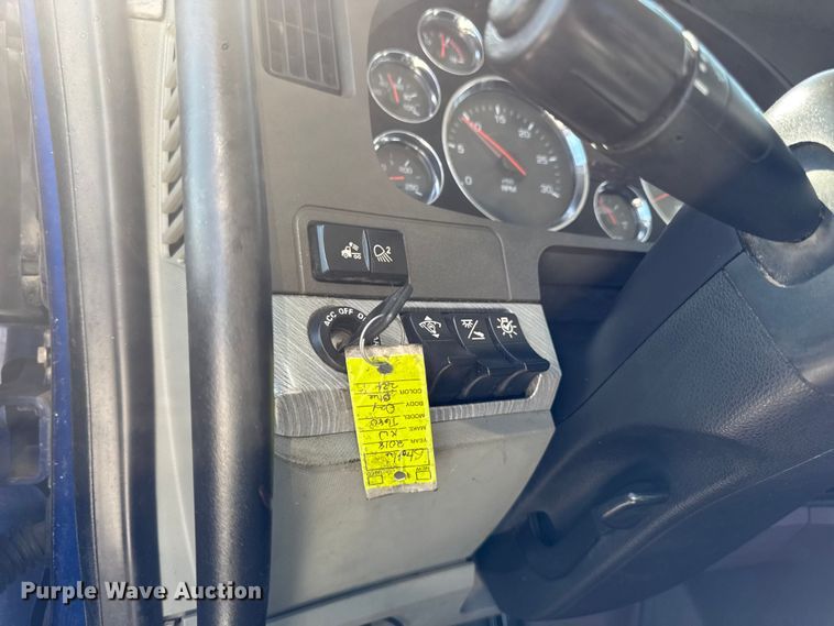 image for item EQ5025 2019 Kenworth T680 semi truck