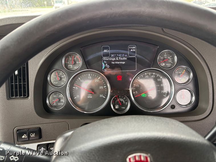 image for item EQ5025 2019 Kenworth T680 semi truck