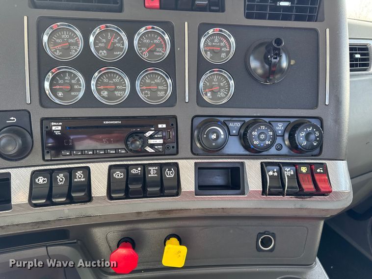 image for item EQ5025 2019 Kenworth T680 semi truck