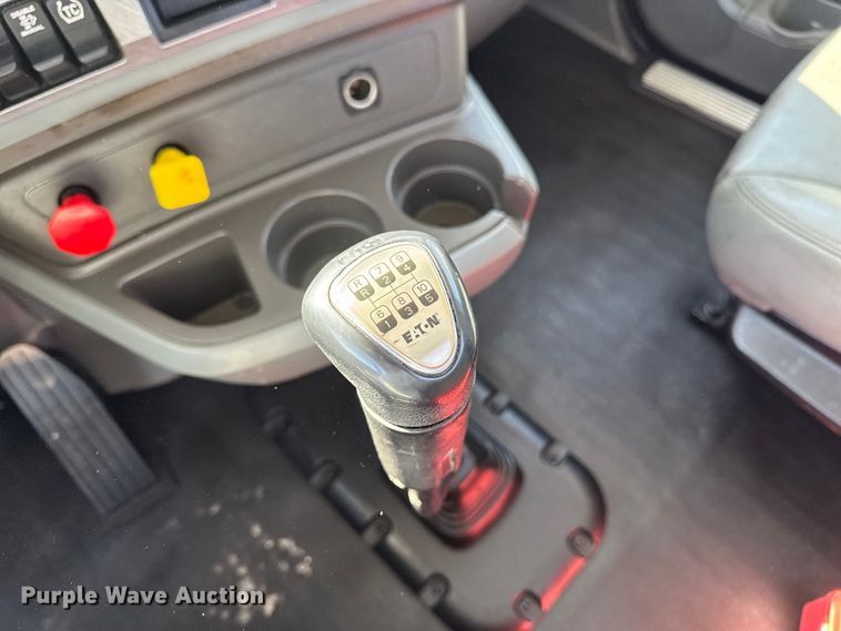 image for item EQ5025 2019 Kenworth T680 semi truck