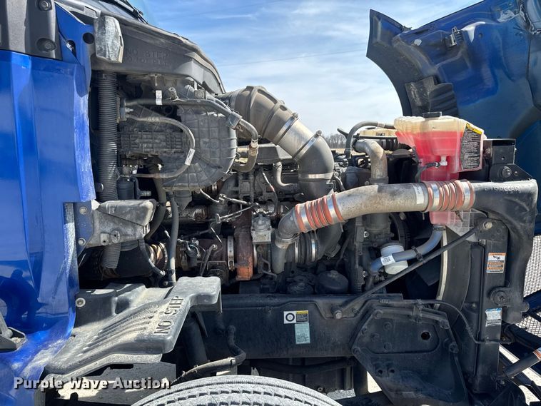 image for item EQ5025 2019 Kenworth T680 semi truck