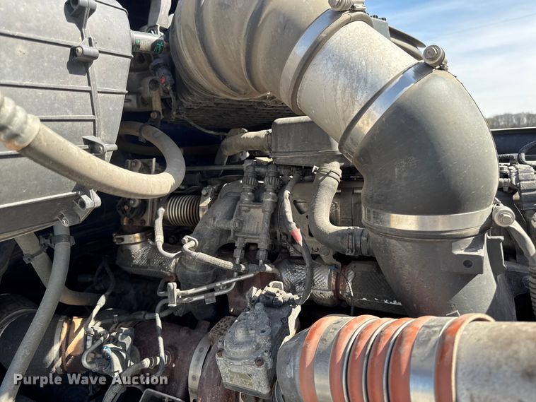 image for item EQ5025 2019 Kenworth T680 semi truck