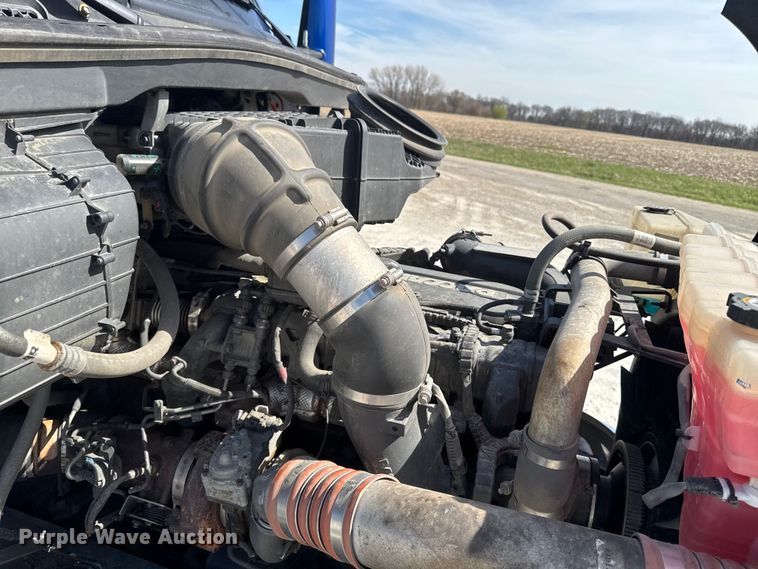 image for item EQ5025 2019 Kenworth T680 semi truck