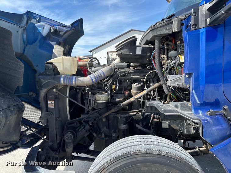 image for item EQ5025 2019 Kenworth T680 semi truck