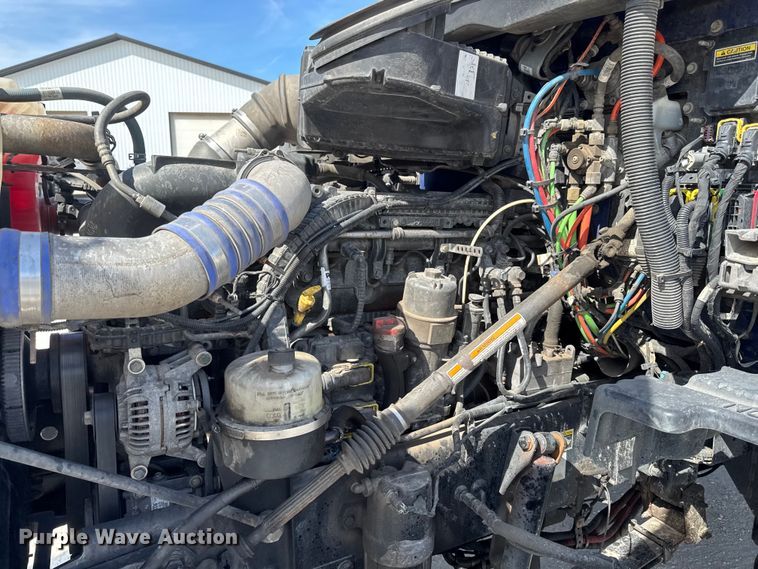 image for item EQ5025 2019 Kenworth T680 semi truck