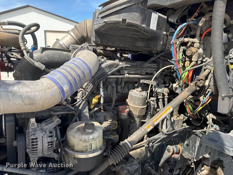 image for item EQ5025 2019 Kenworth T680 semi truck