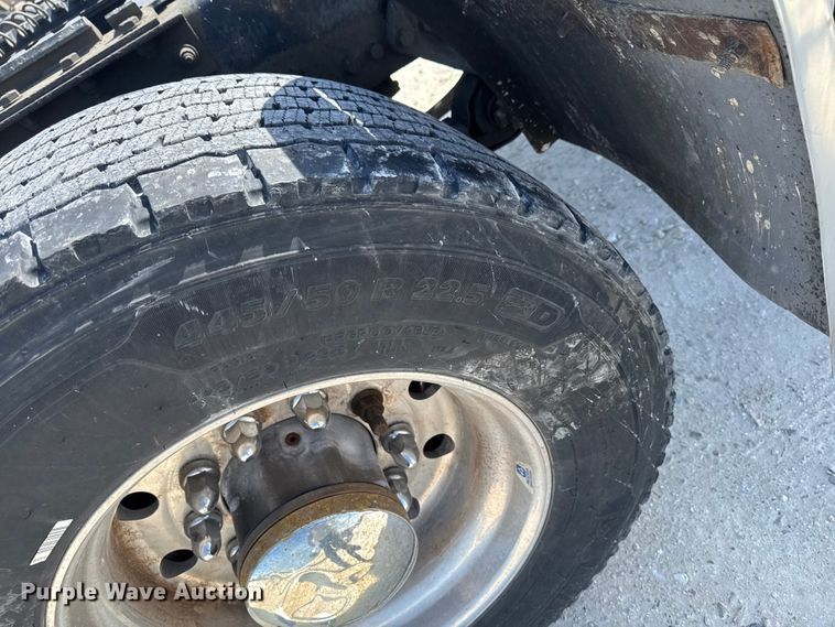 image for item EQ5025 2019 Kenworth T680 semi truck