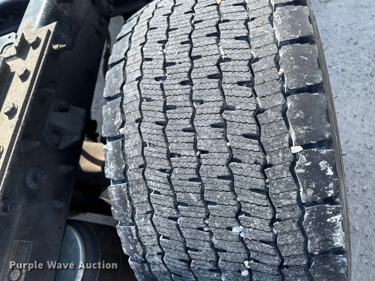 image for item EQ5025 2019 Kenworth T680 semi truck