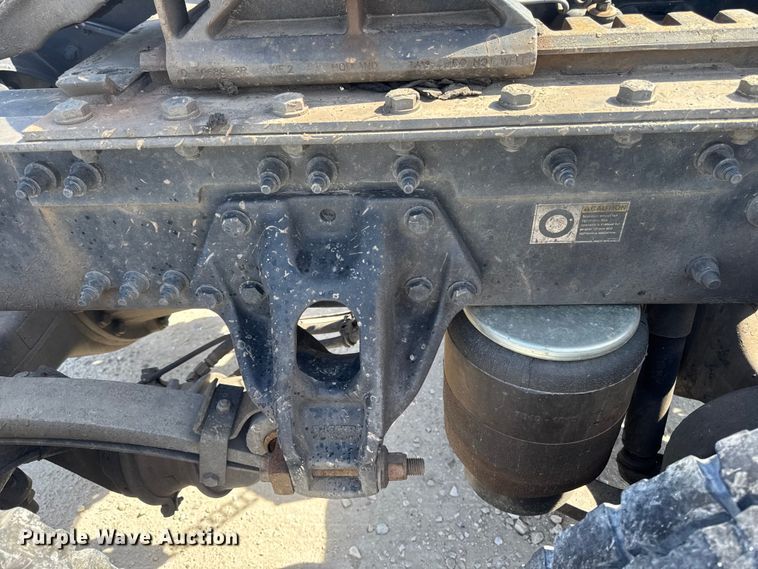 image for item EQ5025 2019 Kenworth T680 semi truck