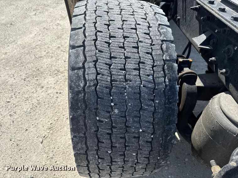 image for item EQ5025 2019 Kenworth T680 semi truck