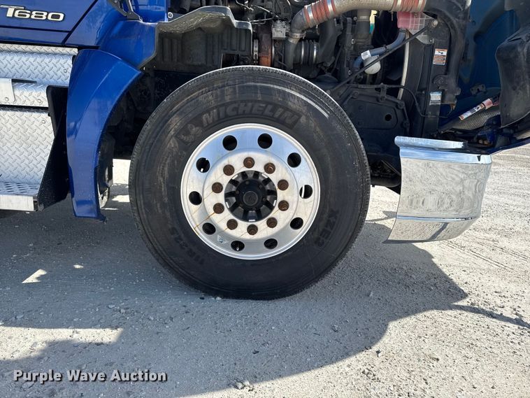 image for item EQ5025 2019 Kenworth T680 semi truck