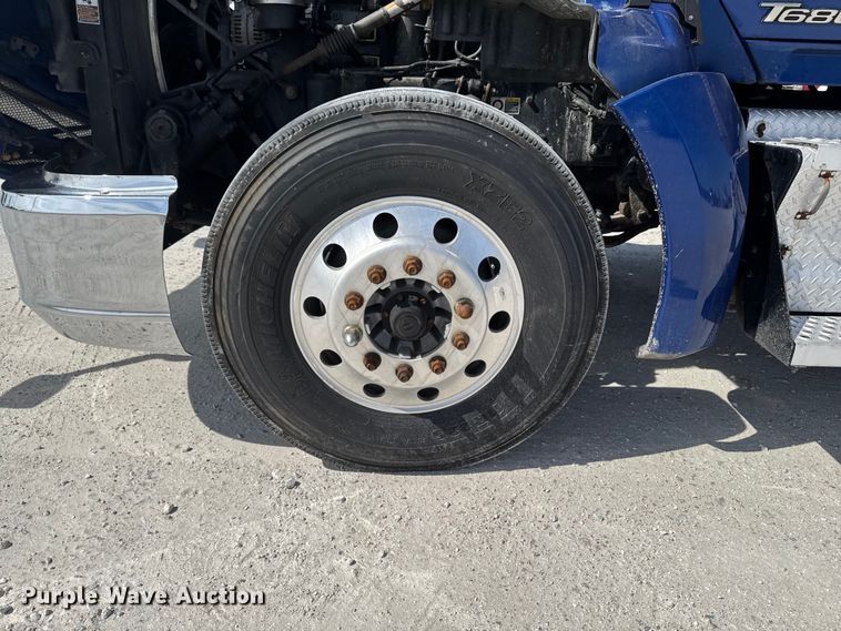 image for item EQ5025 2019 Kenworth T680 semi truck