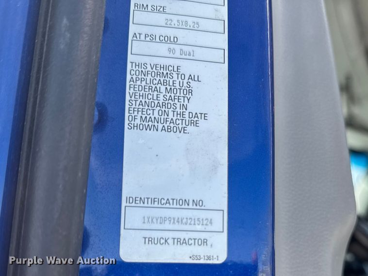 image for item EQ5025 2019 Kenworth T680 semi truck