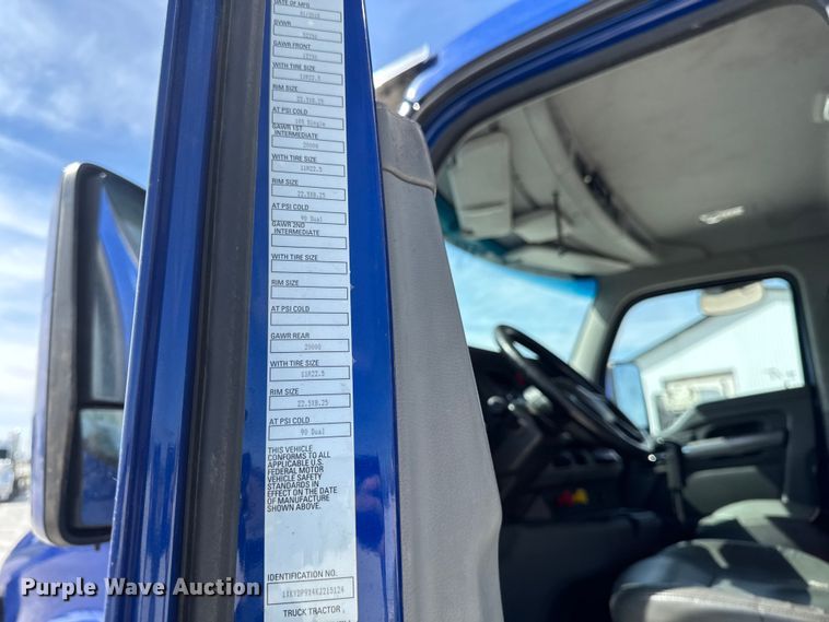 image for item EQ5025 2019 Kenworth T680 semi truck