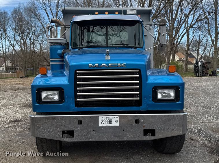 image for item EQ5026 1991 Mack RD dump truck