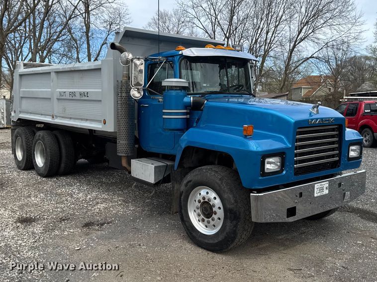 image for item EQ5026 1991 Mack RD dump truck
