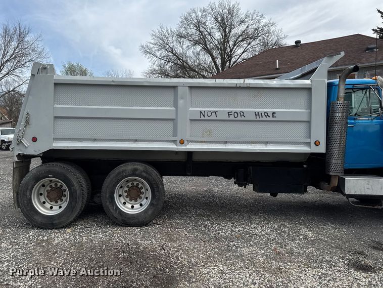 image for item EQ5026 1991 Mack RD dump truck