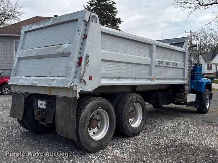 image for item EQ5026 1991 Mack RD dump truck