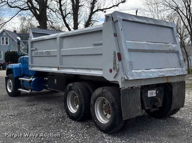 image for item EQ5026 1991 Mack RD dump truck