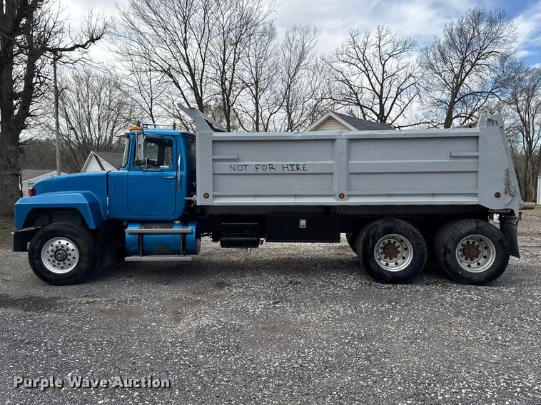 image for item EQ5026 1991 Mack RD dump truck