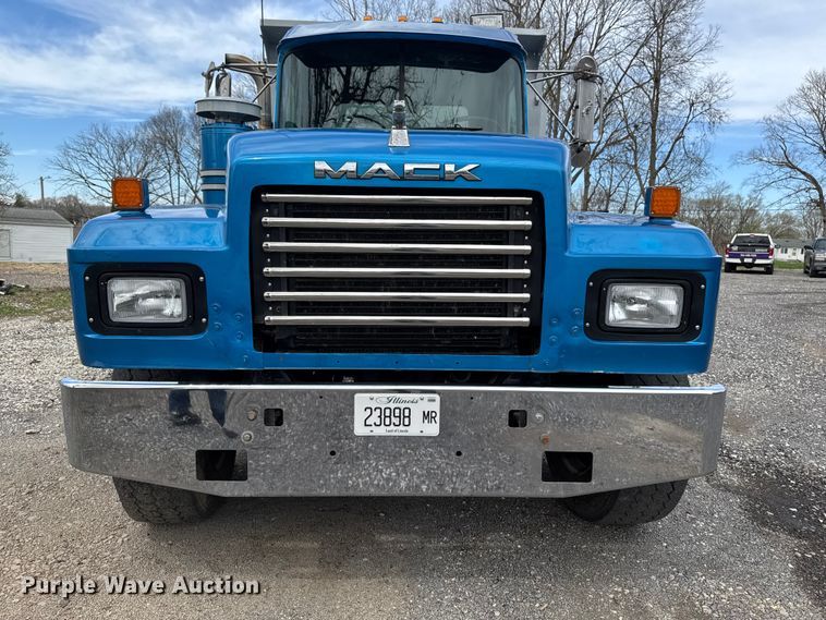image for item EQ5026 1991 Mack RD dump truck