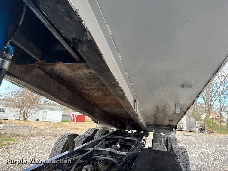 image for item EQ5026 1991 Mack RD dump truck